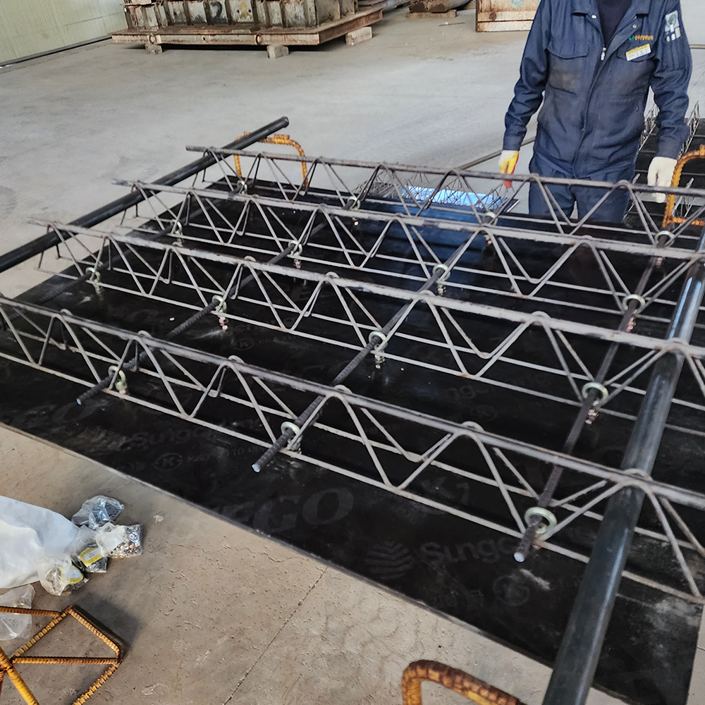 Plywood formwork for bridges